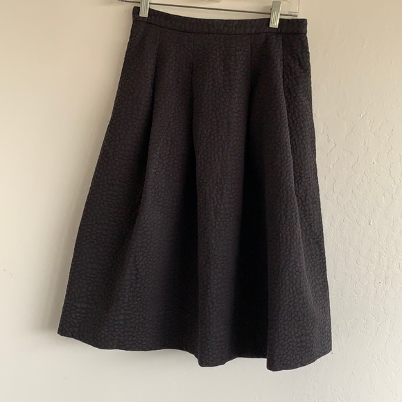 H&M black textured A line pleated skirt - size 6 - Picture 3 of 7